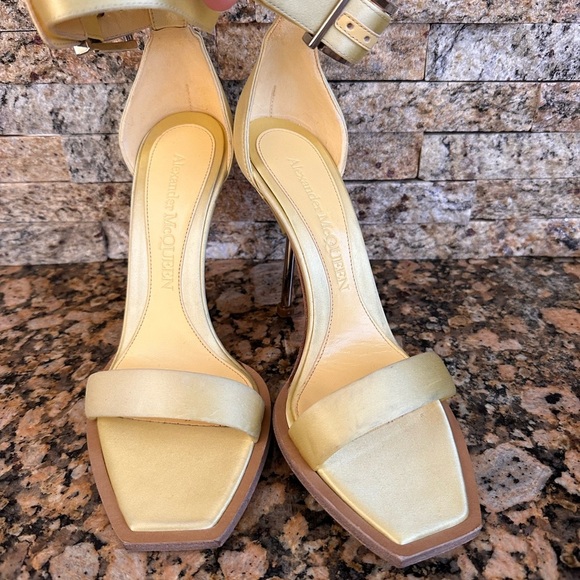 Alexander McQueen Ankle Strap Sandal Pale Yellow - Picture 7 of 16